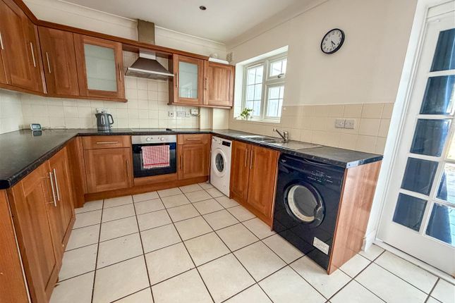 25A, Cotswold Road, Clacton-On-Sea photo 2