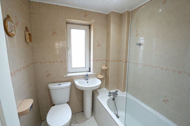 195, Valence Avenue, Dagenham photo 5