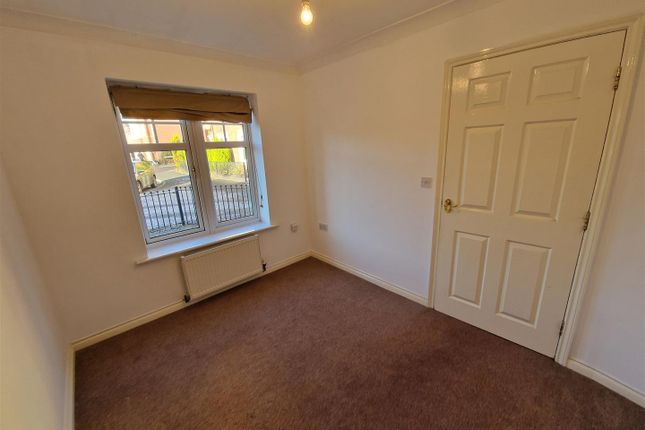 15, Chassagne Square, Crewe photo 3