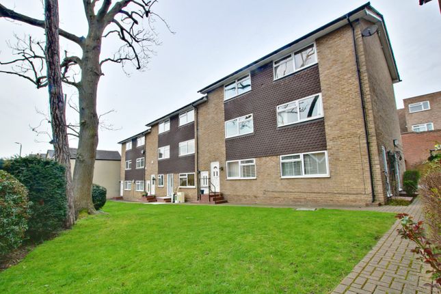 Flat to rent in Farnaby Road, Bromley