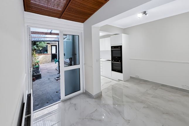 72, Avenue Road, London photo 4