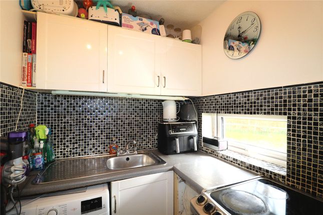 10, Millford, Surrey photo 2