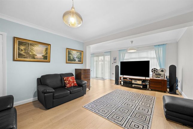 Strafford Avenue, Ilford photo 4