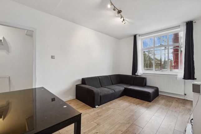 Thumbnail Flat for sale in Moss Hall Grove, London