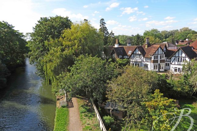 Thumbnail Country house for sale in Lower Cookham Road, Maidenhead