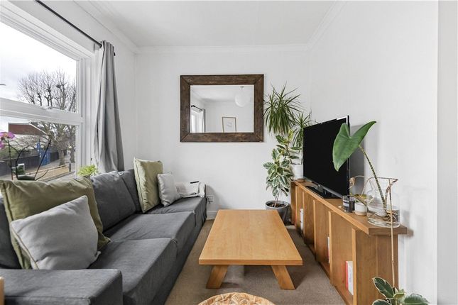 Flat for sale in Merton Road, Wandsworth