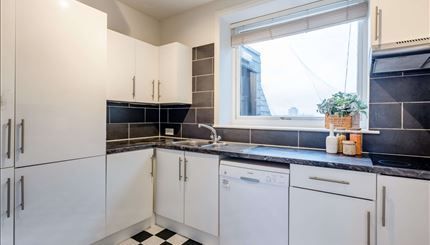 Penthouse B, Strathmore Court, London photo 5