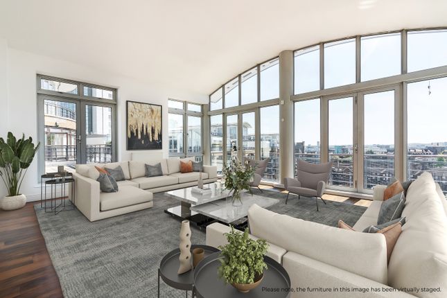 Thumbnail Flat for sale in Star Place, London