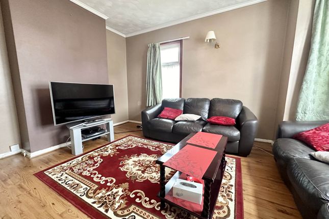 End terrace house for sale in Claremont Road, Luton