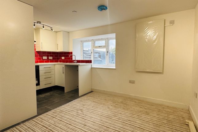 Flat 3, Carmarthen photo 2