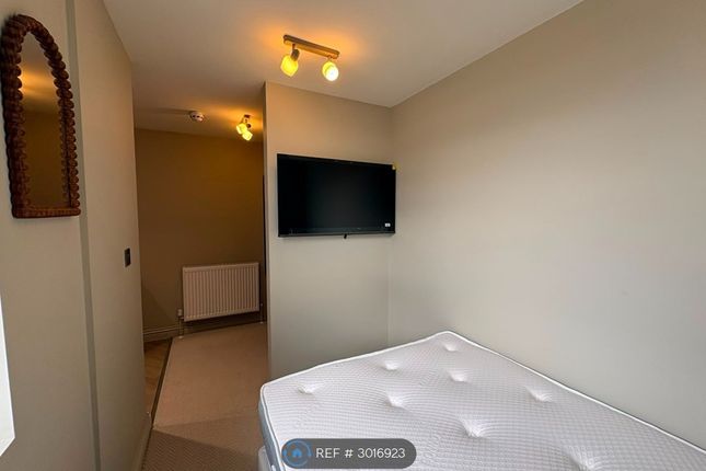 Room   Rawdon Road, Maidstone photo 2