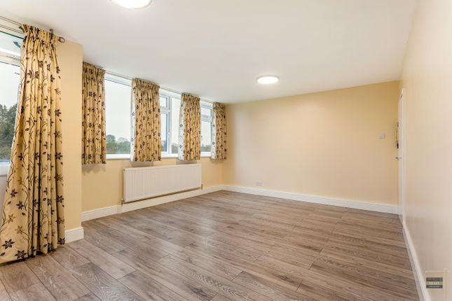 Flat to rent in Woodhill Court, Fulmer Road, Gerrards Cross