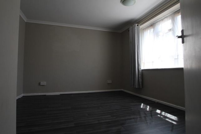 Flat 3 Le Brun House, Upper Elmers End Road, Beckenham photo 4