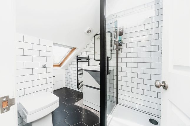 Flat for sale in Fortescue Road, Colliers Wood, London
