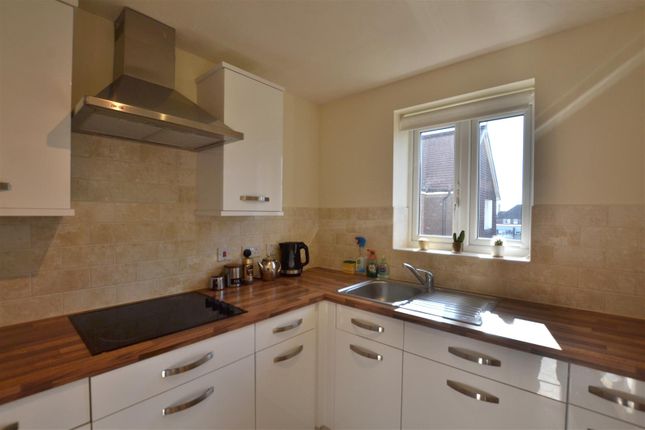 43, Russell Lodge, Branksomewood Road, Fleet photo 4