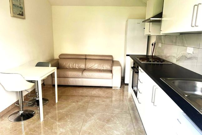 6, Redden Court Road, Romford photo 2