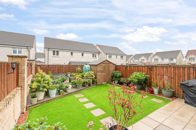 6, Mclean Place, Whitburn photo 4