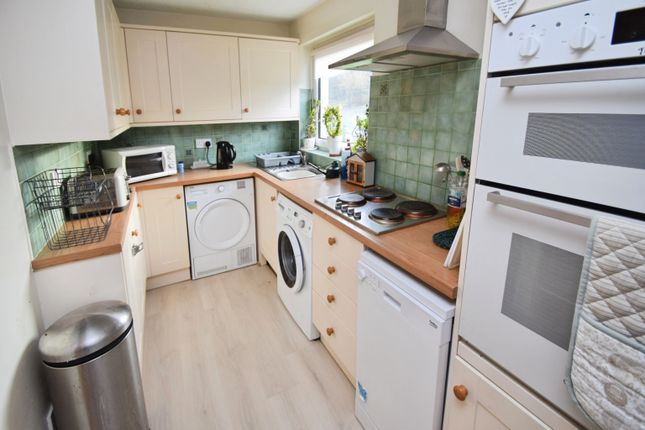 64, Wycliffe Gardens, Bradford photo 4