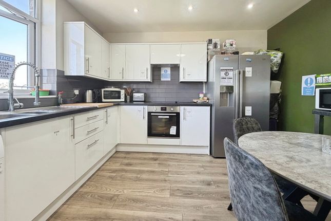 31, High Street, Batley photo 4