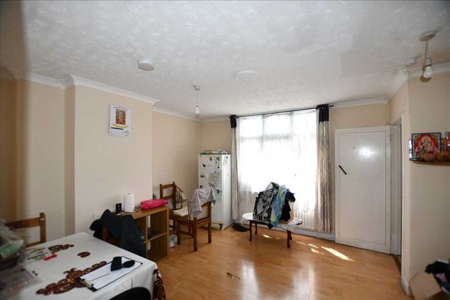 82, Brookfield Road, London photo 2