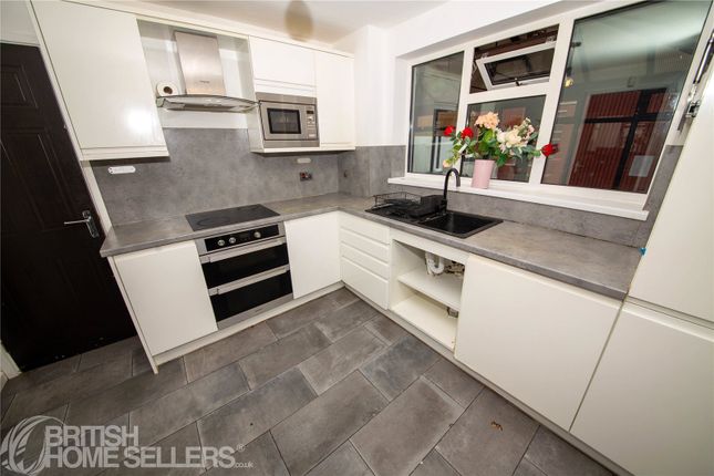 16, Castleview Grove, Staffordshire photo 2