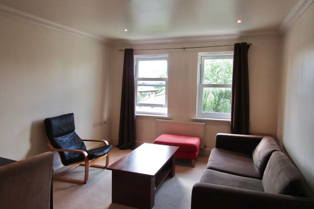 Flat to rent in Green Street, Sunbury-On-Thames
