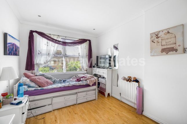 Property for sale in Sandwick Close, London