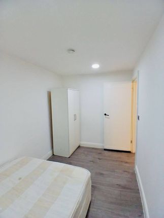 Flat 3, 134-136 Kilburn High Road,, London photo 4