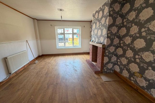 10, Stonehouse Crescent, Wednesbury photo 2