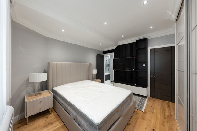 Princes Court, Brompton Road, London photo 4