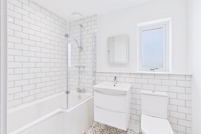 5, Teg Lowarth, Redruth photo 4
