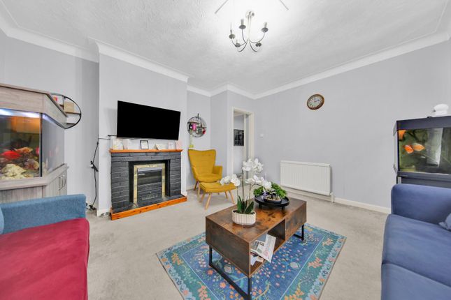 29, Chadwell Heath Lane, Romford photo 4