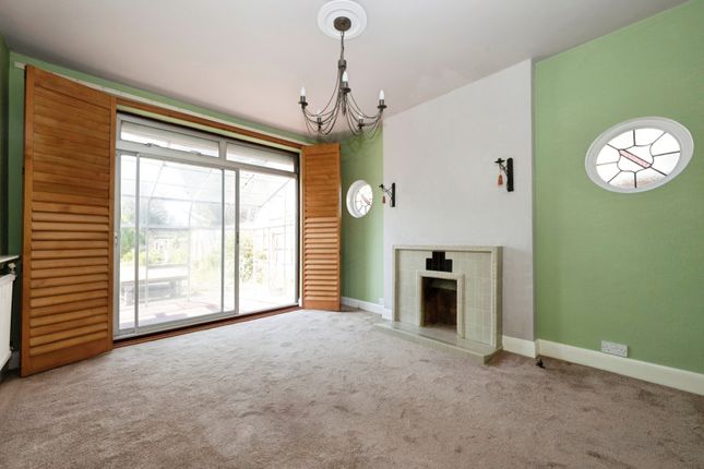 9, The Warren, Surrey photo 2
