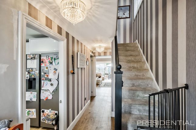101 Thornhill, Epping photo 3