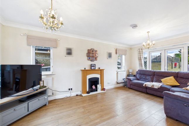 8, Sandmartin Crescent, Stanway photo 3