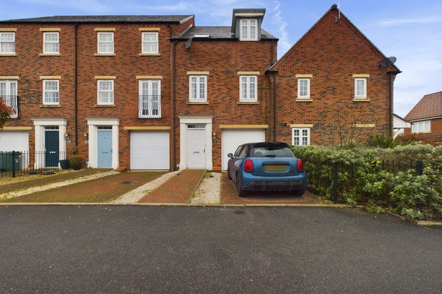 Town house to rent in Trent Lane, Newark