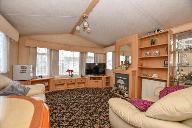 70, Grovelands Park, Wokingham photo 3