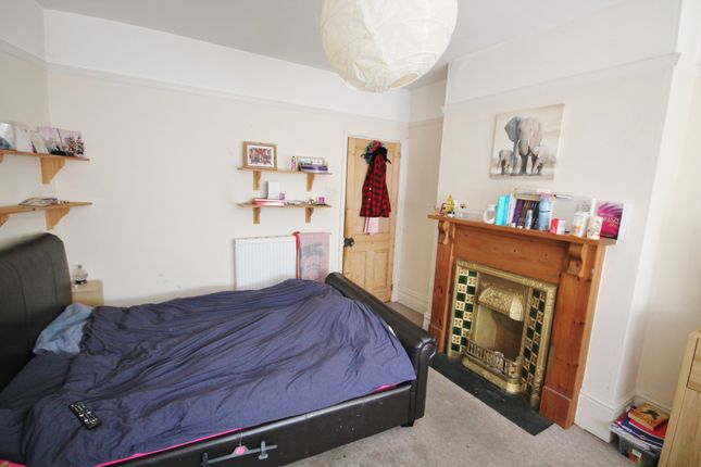 Thumbnail Flat for sale in Fosse Road South, Leicester
