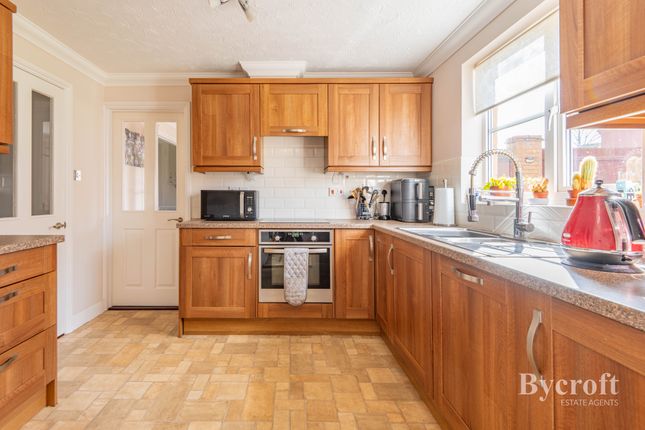 36, Howley Gardens, Lowestoft photo 3