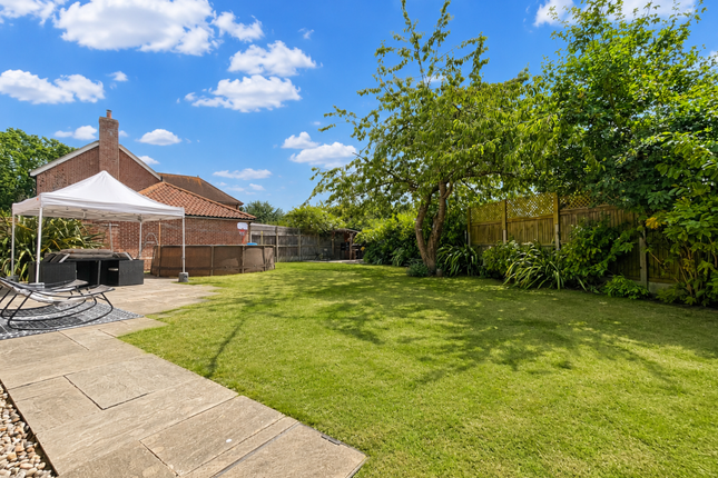 2, Salis Close, Colchester photo 4
