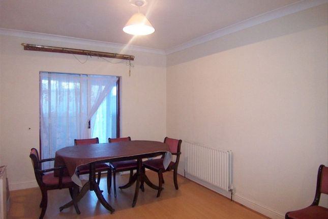 5, Roxeth Green Avenue, Middlesex photo 4