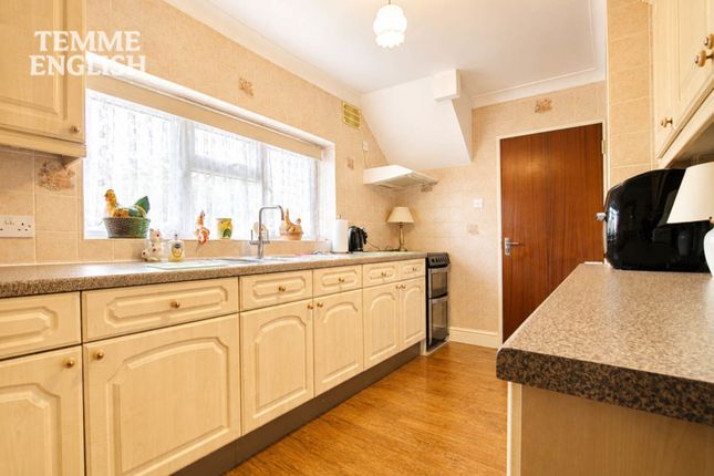49 Powell Road, Basildon photo 2