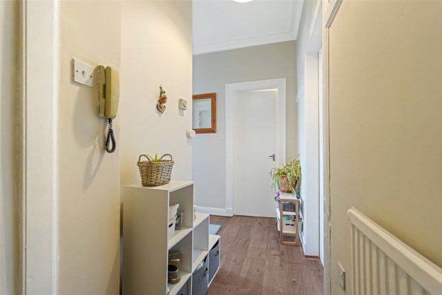 2/1, 5, Overton Crescent, Renfrewshire photo 2