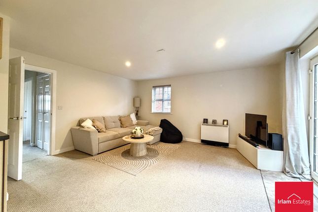 28 Mona Way, Manchester photo 4