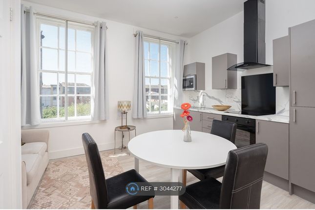 Flat, Argyle St, Birkenhead photo 2