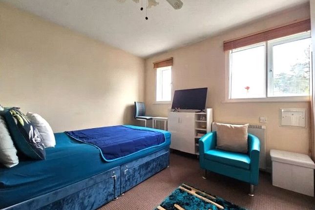 21, Shellfield Close, Surrey photo 4