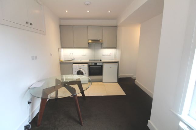 Flat to rent in Kitchener Road, London