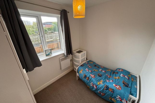 Flat to rent in Burscough, The Quays
