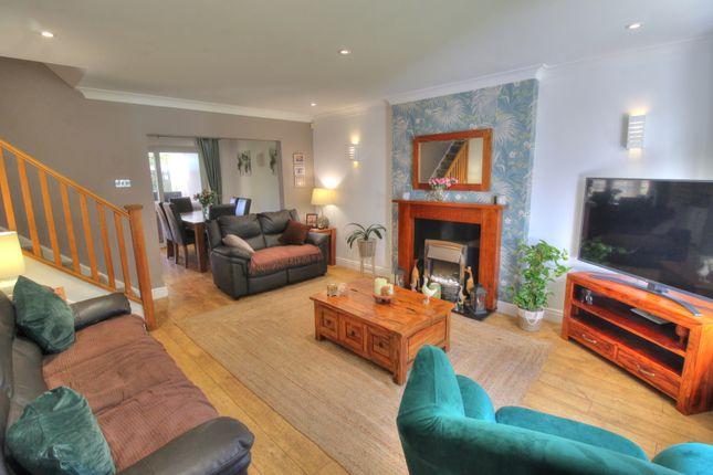42, Swinforge Way, Swindon photo 4