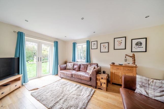 8, Ottershaw Park, Chertsey photo 4